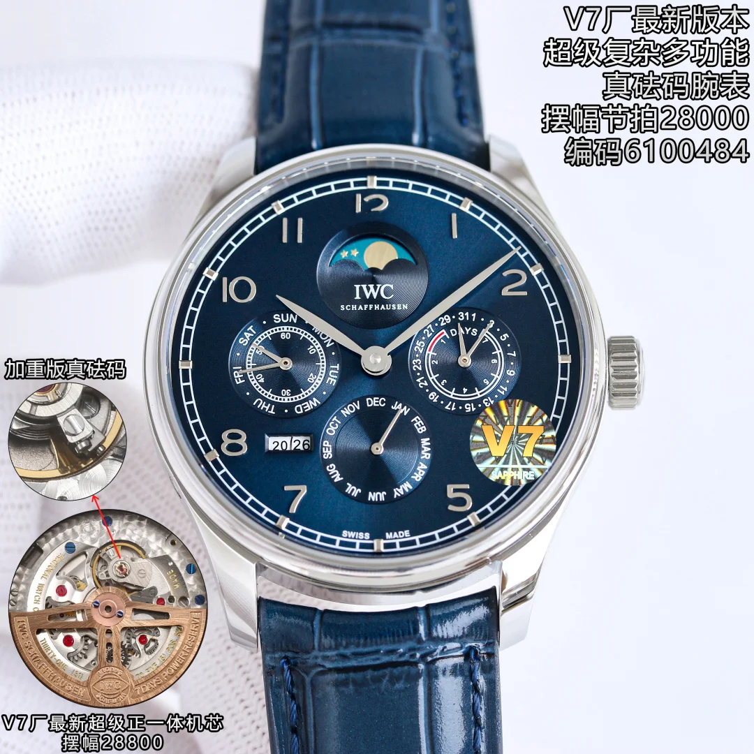 太阳出品出品V7厂 万国 IWC 葡萄牙系列 MK1 最新新品 真配重砝码 有图有真相 品质卓越 最新V4配重版本 万国葡萄牙系列万年历腕表 复刻界最复杂的腕表 所有功能同步原装 所有功能调节通过把头控制 搭配正一体机机芯 腕表 摆幅28800节拍 摆轮位置真砝码一体机 品质保证 腕表 编码 6100484 1 功能介绍 12点日月星辰 9点钟独立小秒针和星期指针显示 6点钟月份指针 编码 6100484 品质保证 太阳出品精致推荐男士多功能机械腕表