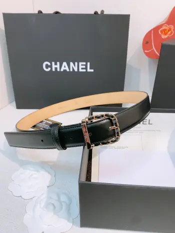 香家 Leather belt 30mm 皮质腰带简约方形金属扣头 搭配光滑小牛皮腰带 品牌标志性通勤配饰 适配西装 大衣 休闲裤等多种穿搭 可调节打孔适配多种腰围 通勤轻奢百搭款 建议参照尺码表选择合适的尺码 宽度width 3.0cm