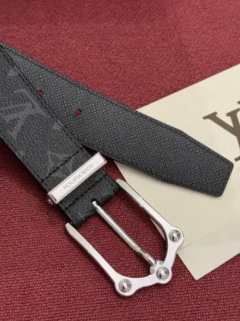 Lv.路易威登The Frog 3.5mm Reversible Belt in Crocodile是一款优雅且富有感染力的作品