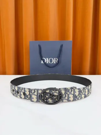 Dior 宽度3.5cm双面腰带 蓝灰老花帆布满印品牌暗纹 一面织物一面黑荔枝纹皮革 椭圆镂空Dior字母扣 藏蓝礼盒精装 一腰双面百变随心 