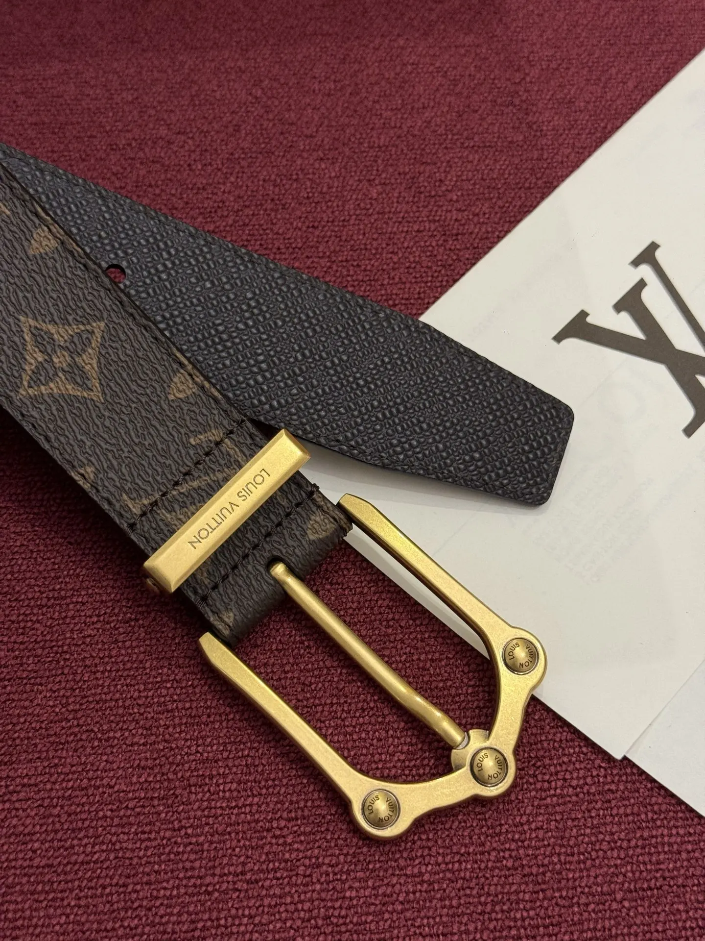 原单LV皮带|高仿LV皮带|精仿LV皮带|一比一LV皮带Lv.路易威登The Frog 3.5mm Reversible Belt in Crocodile是一款优雅且富有感染力的作品