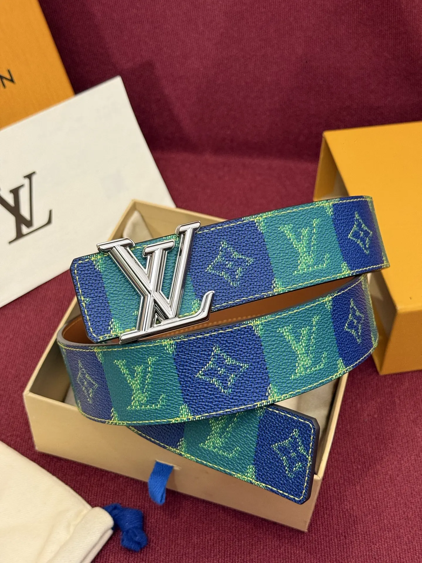Louis Vuitton Coated canvas reversible belt men s belt - Detail view 5