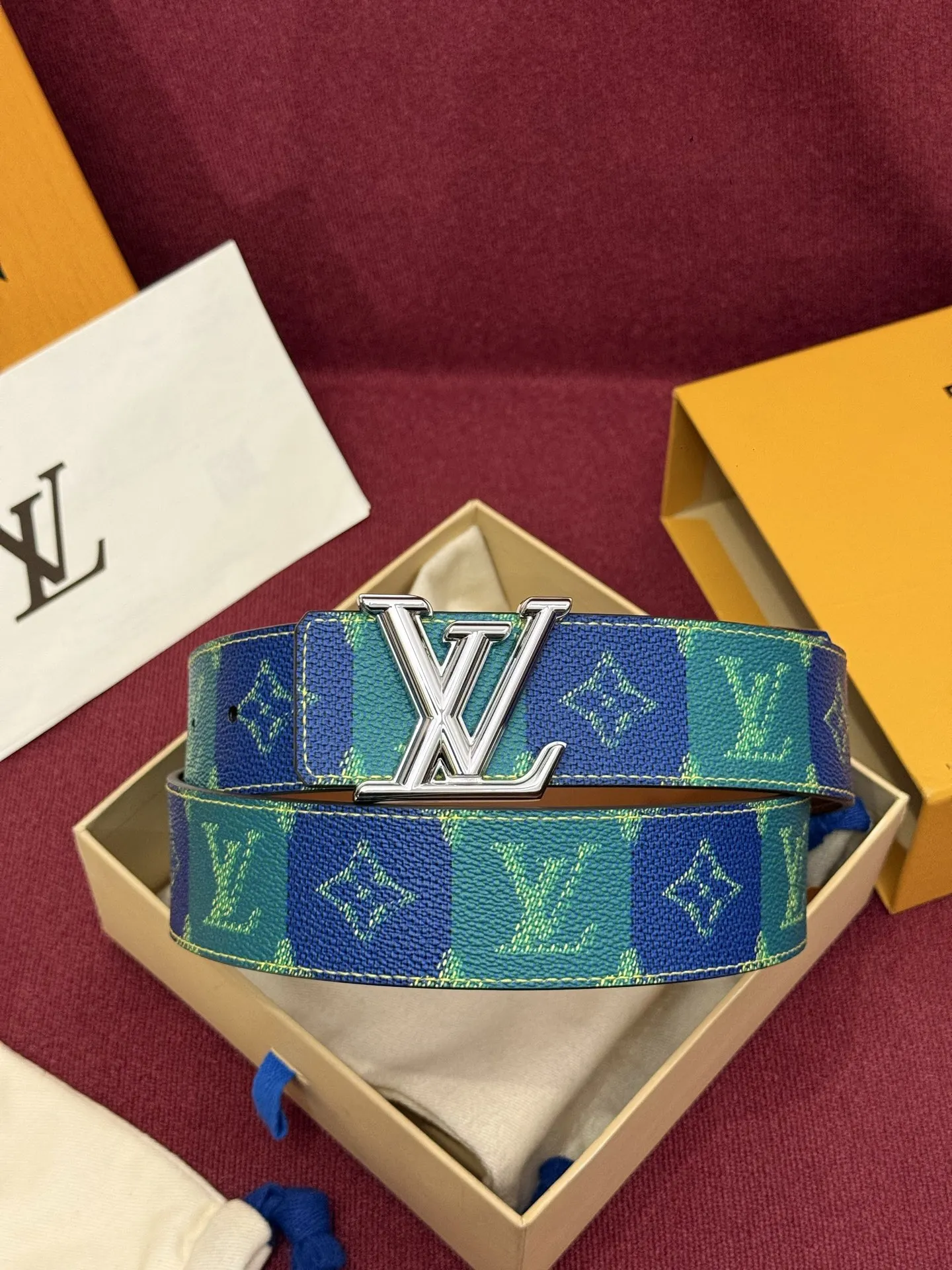 Louis Vuitton Coated canvas reversible belt men s belt - Detail view 6