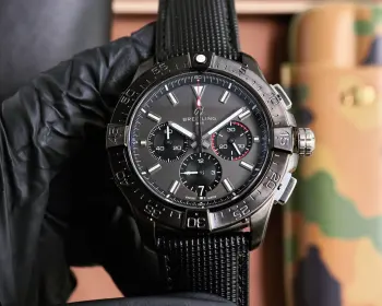 百年灵 Breitling 复仇者系列 日本多功能石英 43*13mm 拱桥强化玻璃 意大利牛皮表带 原装扣 复仇者黑鸟侦察机 承载着改变历史的使命