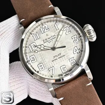 太阳出品出品 白壳 推出 ZENITH 真力时 AF9 飞行员系列表盘简洁美观 蛇形指针 蓝宝石玻璃 表壳打磨超赞 特别是菱角打磨都很到位 大飞迷一定不可错过此款 机芯采用进口9015改EIite679 走时精准稳定零故障表经45x14.25 原装开模同步钛金属表扣及底盖太阳出品精致推荐男士机械腕表 立即抢购