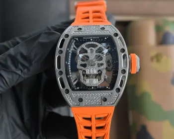 理查徳 米勒 Richard Mille RM052系列 最新鬼头升级版 颅骨系列 精钢抛光壳身 搭载原装进口机械机芯更突显了这块腕表的运动风格 透过防眩光的表镜 可见到悬浮式镂空机芯 其大胆个性的颅骨设计霸气夺目 成功捕获一众腕表爱好者的心 骷髅形象 打造一个不拘泥于主流的钟表世界