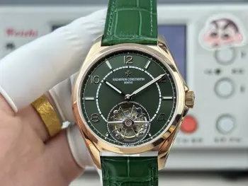 ANT出品 2026年全新推出江诗丹顿伍陆之型6000E/000R-B488 FIFTYSIX陀飞轮腕表 外观做到了1:1复刻打破市场壁垒 整表尺寸11.5*41MM 独家搭配最新款原装折叠针扣 超强夜光 1:1无卡度手动陀飞轮 上链轻 储蓄能量72小时以上 6点钟的陀飞轮装置上 其马耳他十字框架及横桥以全手工打磨倒角 这项工艺耗时约12小时 精致优雅的陀飞轮装置呈现出独特的机械美感 