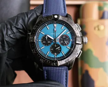 百年灵 Breitling 复仇者系列 日本多功能石英 43*13mm 拱桥强化玻璃 意大利牛皮表带 原装扣 复仇者黑鸟侦察机 承载着改变历史的使命