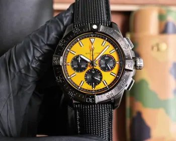 百年灵 Breitling 复仇者系列 日本多功能石英 43*13mm 拱桥强化玻璃 意大利牛皮表带 原装扣 复仇者黑鸟侦察机 承载着改变历史的使命