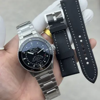 皮带款:宝珀五十噚43.6mm男表——高科技缎面灰色陶瓷光泽亮丽 高硬度 不变色 不沾污 不易磨损  表壳 牙圈对版 立体感强 永不退色 手感爽滑且不伤肌肤 表冠 表把 刻字工整 超神级工艺  表扣 缎面陶瓷表扣内外打磨同样一丝不苟 扣针的针尖做了多面倒角打磨 完美还原正品细节 出厂100%三度防水测试  买钢带送皮带扣一条 
