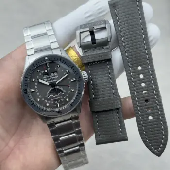 皮带款:宝珀五十噚43.6mm男表——高科技缎面灰色陶瓷光泽亮丽 高硬度 不变色 不沾污 不易磨损  表壳 牙圈对版 立体感强 永不退色 手感爽滑且不伤肌肤 表冠 表把 刻字工整 超神级工艺  表扣 缎面陶瓷表扣内外打磨同样一丝不苟 扣针的针尖做了多面倒角打磨 完美还原正品细节 出厂100%三度防水测试  买钢带送皮带扣一条 