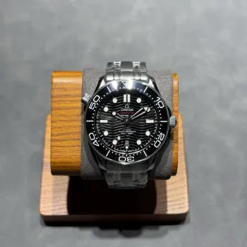 太阳出品出品 胶带款 欧米茄 OMEGA F6 海马300米系列 男表 V2升级版 钢带升级 带节宽度与正品一致 欧米茄全新海马300 米42MM 潜水腕表 1:全新海马300升级黑色螺丝 摆轮 2:全新海马300升级为与正品一致全陶瓷表盘3:升级陶瓷圈上的刻度和字 采用 白珐琅 工艺 不易变黄 有光泽 4:升级正品一致夜光效果 分针 陶瓷圈口夜明珠为绿色荧光 整体蓝色荧光 太阳出品精致推荐男士机械腕表