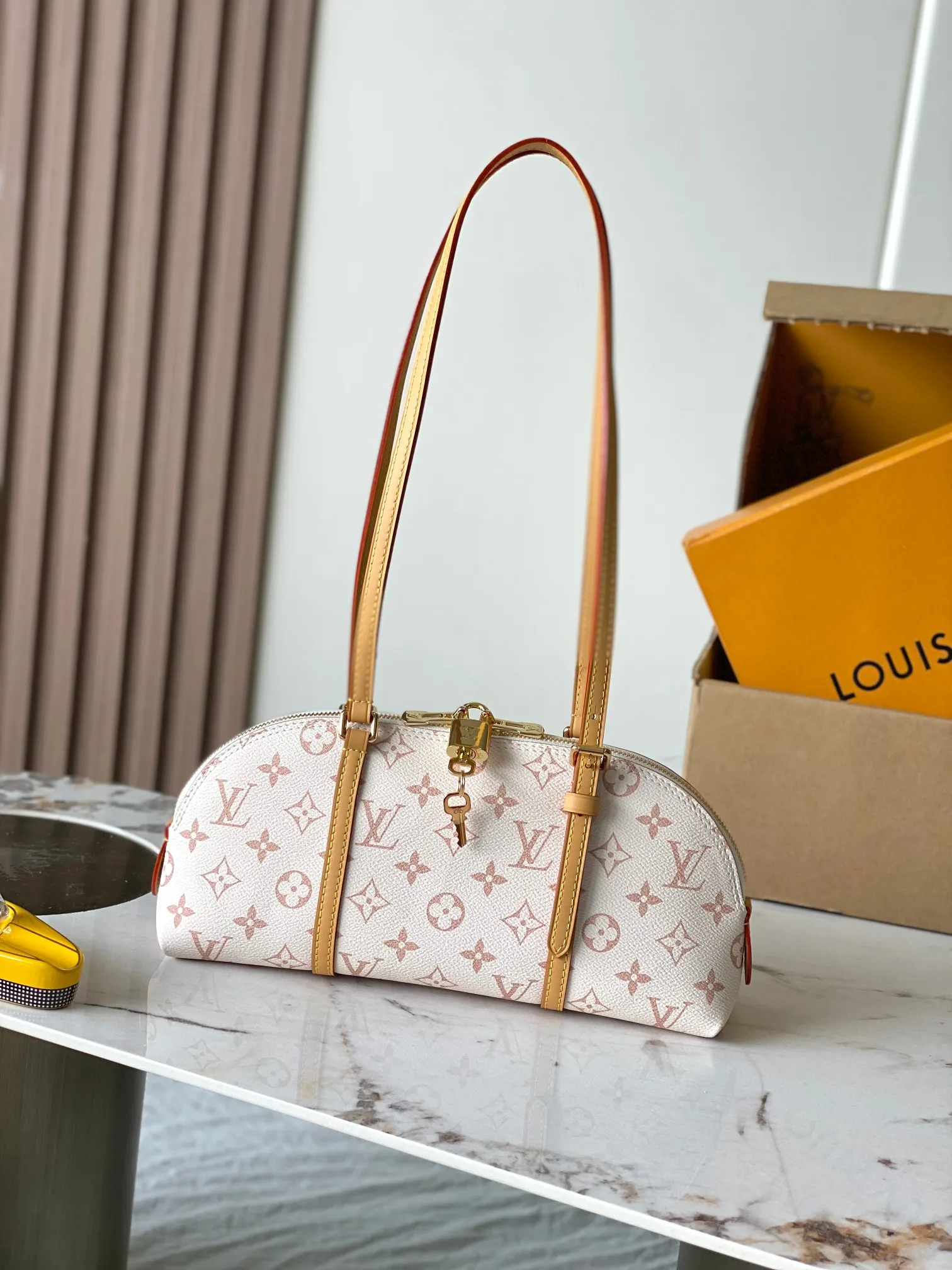 Louis Vuitton M2A457 All-Steel Hardware Handbag Women s Shoulder Bag - Detail view 1