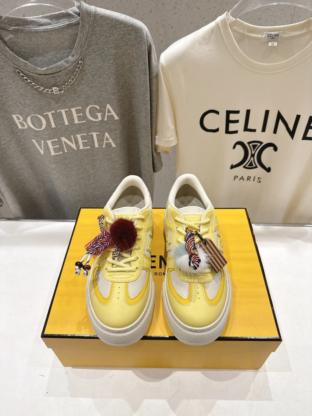 原单芬迪女鞋|高仿芬迪女鞋|精仿芬迪女鞋|一比一芬迪女鞋 Fendi/芬迪2026ss新款 First 1系列网面系带厚底休闲运动鞋顶级版本原版购入开发做货这双芬迪First 1运动鞋 采用高科技网布与进口牛皮材质拼接而成 上脚超级柔软 轻便 舒适搭配卫衣 少女感满满 面料 原版进口牛皮内里 原版定制透气网里鞋底 原版开模超轻橡胶发泡材质码数 35-40 40订做不退换 