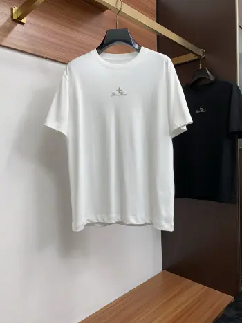 Spring and summer new arrivals exclusive to the counter latest short-sleeve round-neck T-shirt.
