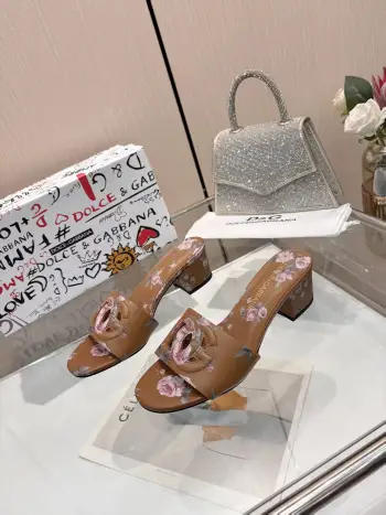 字母压花拖鞋  女士拖鞋