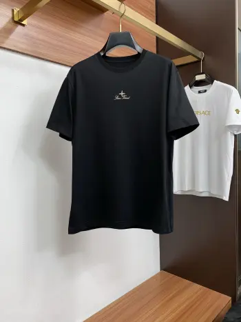 Spring and summer new arrivals exclusive to the counter latest short-sleeve round-neck T-shirt.
