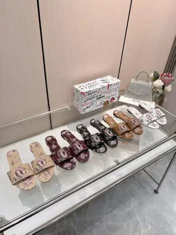 字母压花拖鞋  女士拖鞋