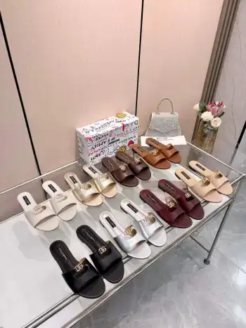 字母压花拖鞋  女士拖鞋