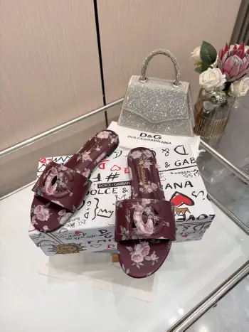 字母压花拖鞋  女士拖鞋