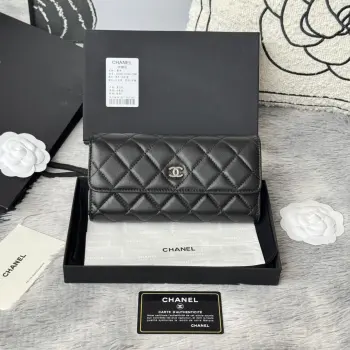 CHANEL原单 经典cf长款钱包到货 进口小羊皮的绫格纹路 非常耐看 亮银五金非常时髦而且钱包容量很大可以放下一部plus手机 12卡位 款号 A50096配最新全套包装 尺寸 10.5*19.*3cm