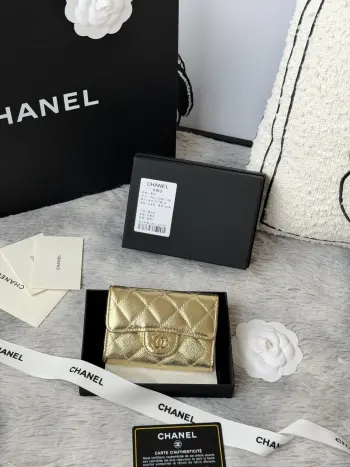 小球鱼子酱 金色 银色 CHANEL经典系列 多个颜色 颜色 :如图所示新款cf小卡包到货 这款卡包比以前那款经典卡包后面多了个卡袋可以卡跟零钱分开装非常很实用的一款零钱包款号 AP0214尺寸 11*8.5*3cm