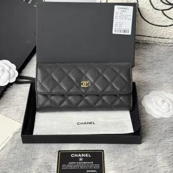 CHANEL原单 经典cf长款钱包到货 鱼子酱球纹的绫格纹路 非常耐看 亮银五金非常时髦而且钱包容量很大可以放下一部plus手机 12卡位 款号 A50096配最新全套包装 尺寸 10.5*19.*3cm