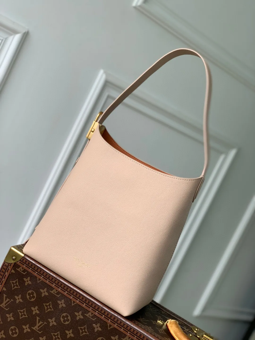 Louis Vuitton M14265 Full-Grain Cowhide Leather Handbag Women s Shoulder Bag - Detail view 1