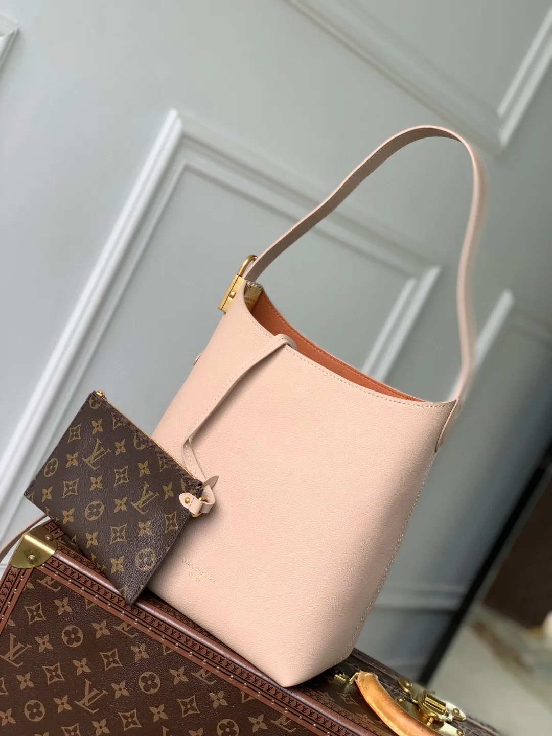 Louis Vuitton M14265 Full-Grain Cowhide Leather Handbag Women s Shoulder Bag - Detail view 2