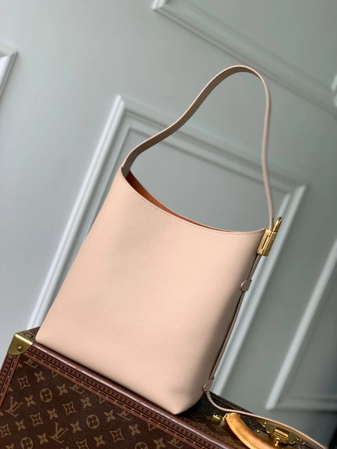Louis Vuitton M14265 Full-Grain Cowhide Leather Handbag Women s Shoulder Bag - Detail view 3