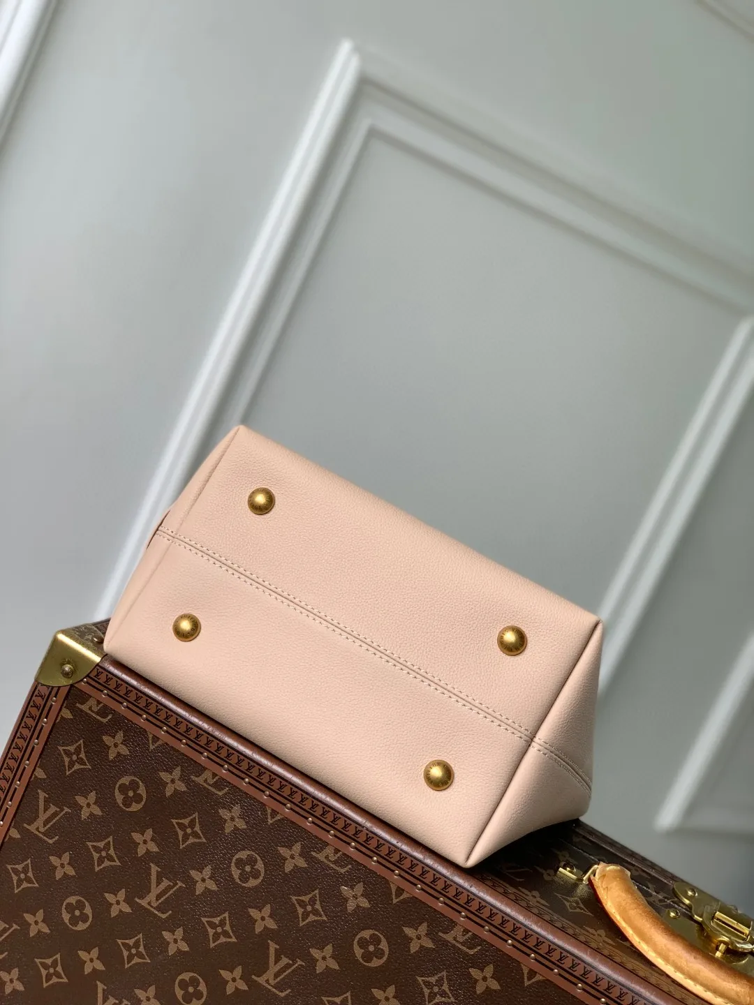 Louis Vuitton M14265 Full-Grain Cowhide Leather Handbag Women s Shoulder Bag - Detail view 4