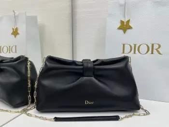蝴蝶结云朵包bow 乔纳森 安德森 (Jonathan Anderson) 倾情呈献的新款 Dior Bow 手袋彰显法国的优雅气质和工坊的精湛工艺 主体 羊皮革里料 羊猄皮尺寸 30x17.5x12cm型号:0714