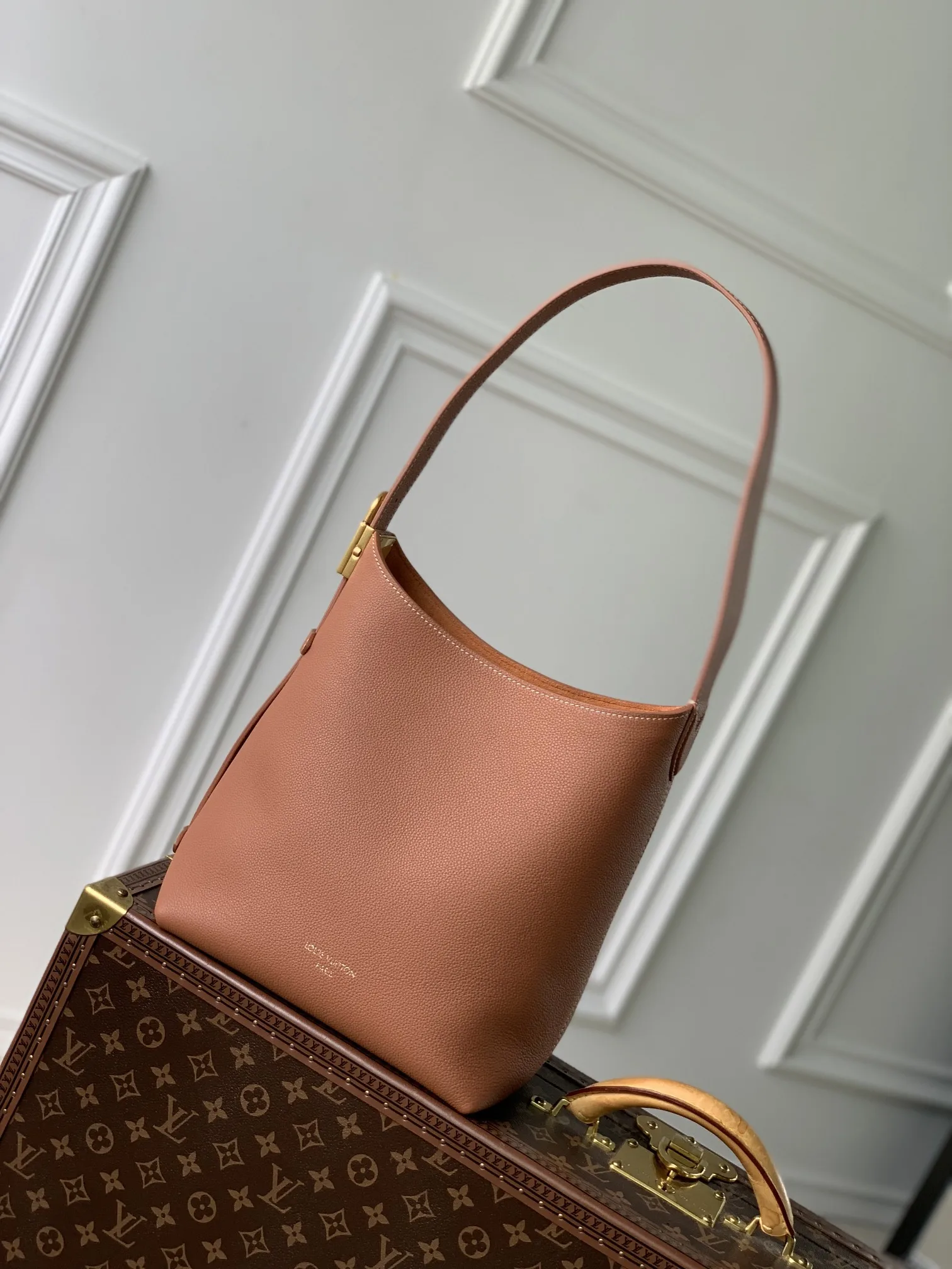Louis Vuitton M25354 Top Grain Leather Women s Shoulder Bag