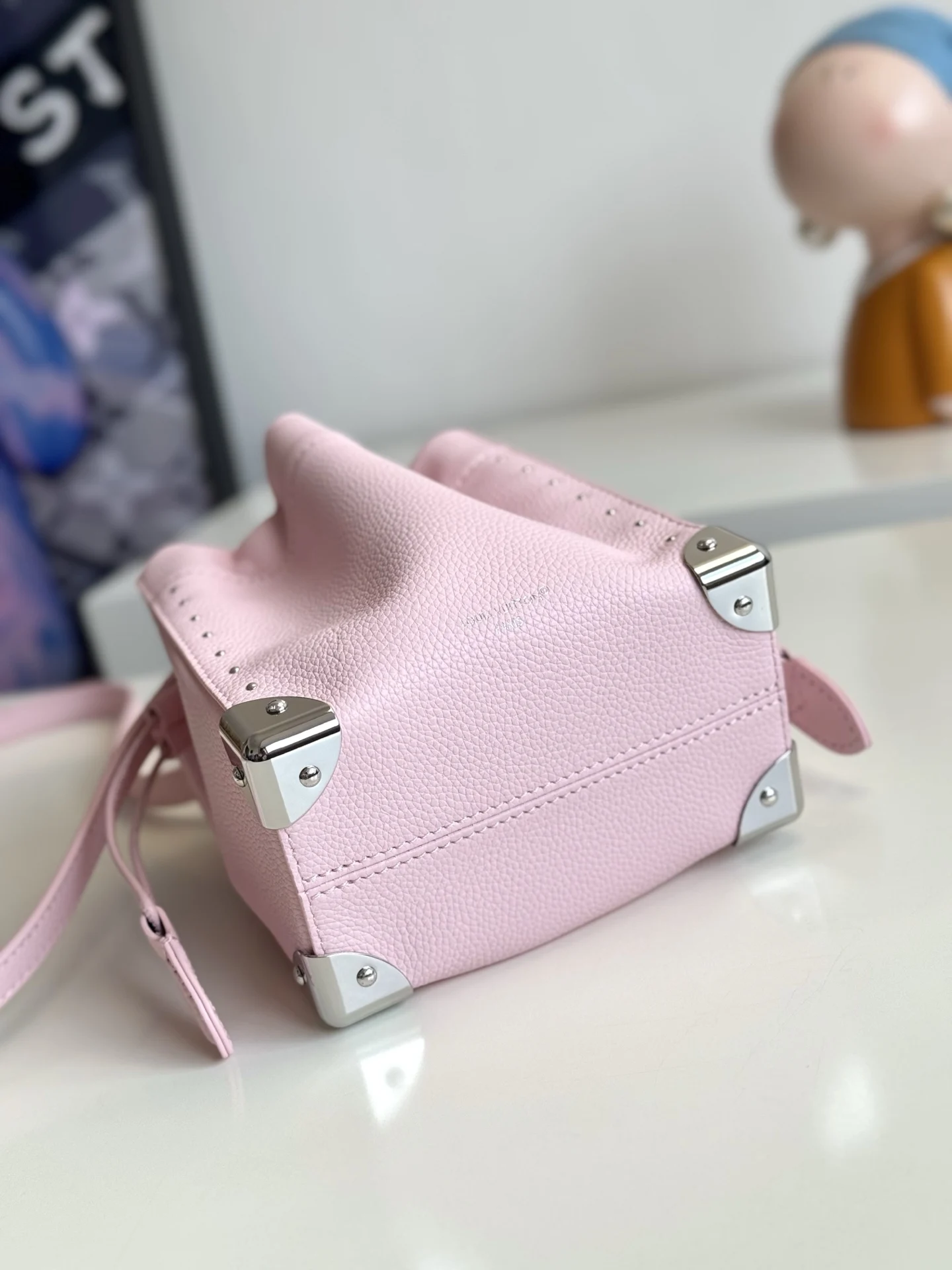 Louis Vuitton M2A067 Dreamy Colors Leather Handbag Women s Crossbody Bag - Detail view 4