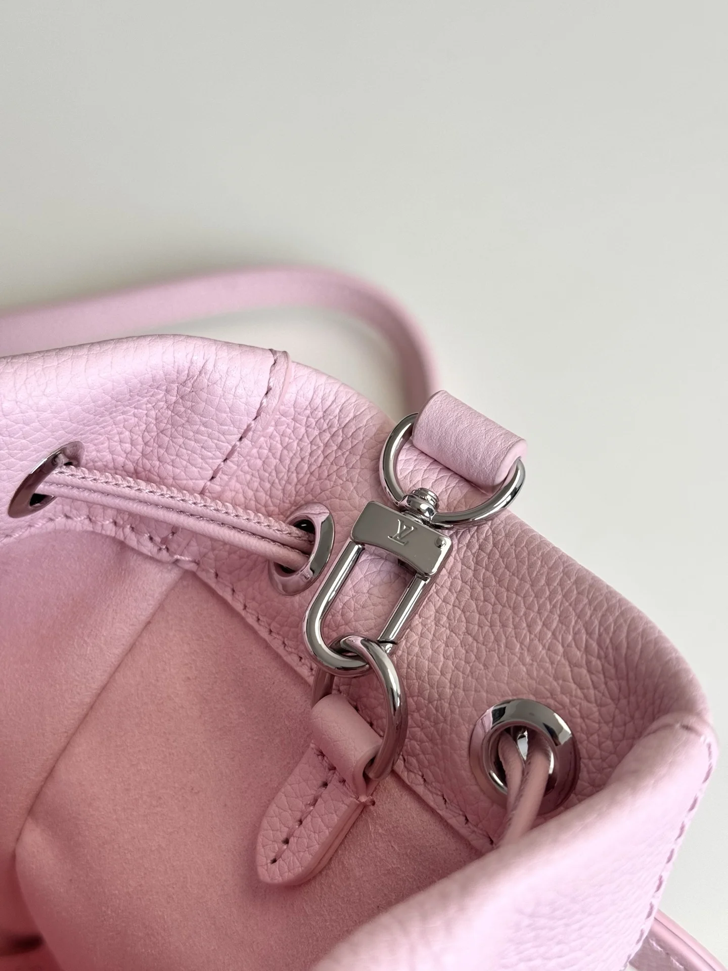 Louis Vuitton M2A067 Dreamy Colors Leather Handbag Women s Crossbody Bag - Detail view 7