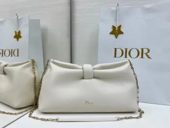 蝴蝶结云朵包bow 乔纳森 安德森 (Jonathan Anderson) 倾情呈献的新款 Dior Bow 手袋彰显法国的优雅气质和工坊的精湛工艺 主体 羊皮革里料 羊猄皮尺寸 30x17.5x12cm型号:0714