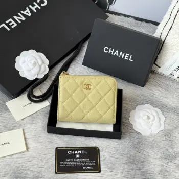  chanel 早春新款 七字短款拉链包进口鱼子酱牛皮 可放证件银行卡 零钱硬币 百元大钞 超级实用超级美丽短款钱包款号 AP3999 尺寸 11.5×9.2×2cm新款七字半拉卡包