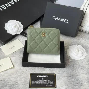  chanel 早春新款 七字短款拉链包进口鱼子酱牛皮 可放证件银行卡 零钱硬币 百元大钞 超级实用超级美丽短款钱包款号 AP3999 尺寸 11.5×9.2×2cm新款七字半拉卡包