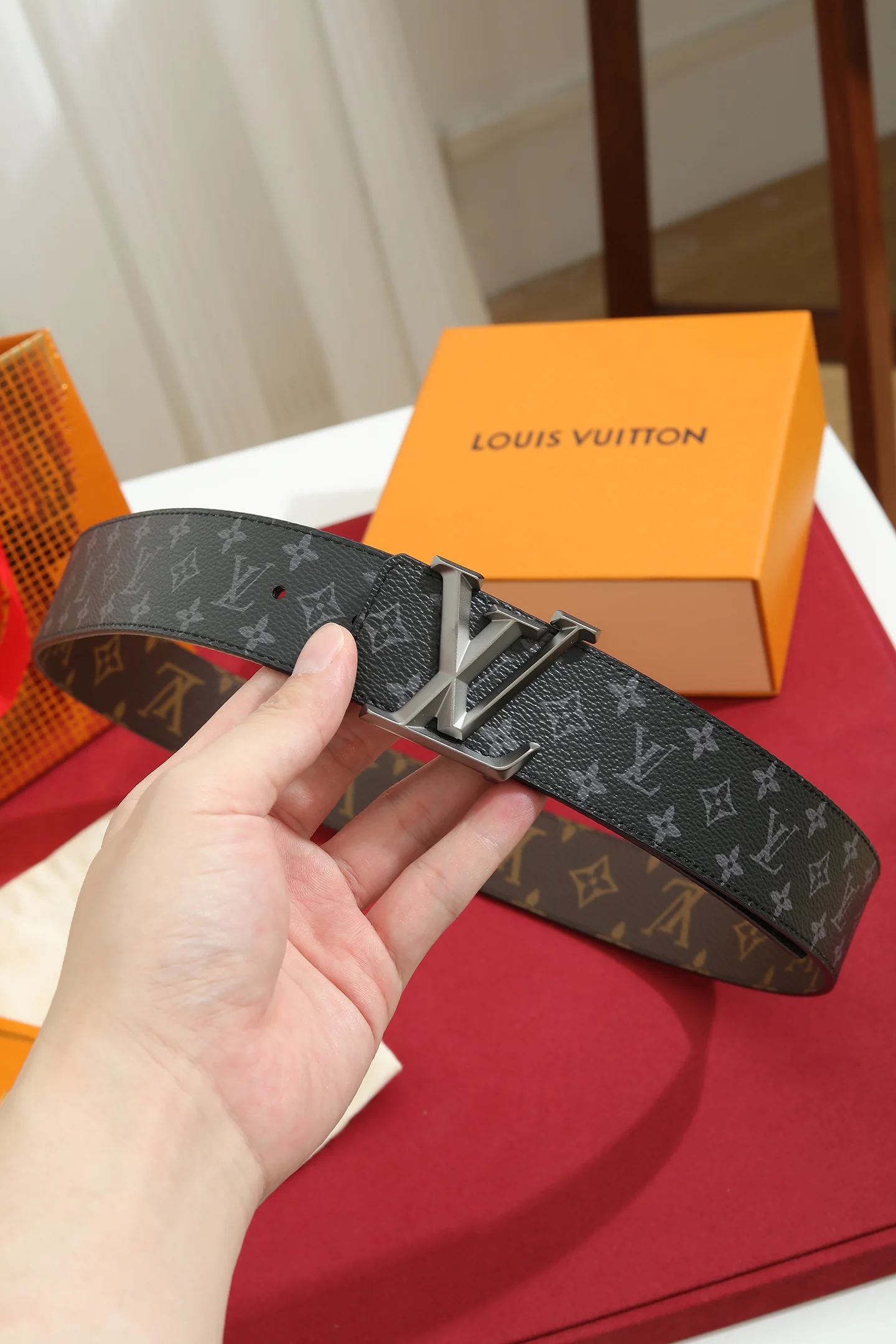 原单LV皮带|高仿LV皮带|精仿LV皮带|一比一LV皮带LV.路易威登  宽度 40mm宽度 正品一体铸造五金钢扣 原厂皮料 双面原厂定制进口面料 可送礼自用不错选择