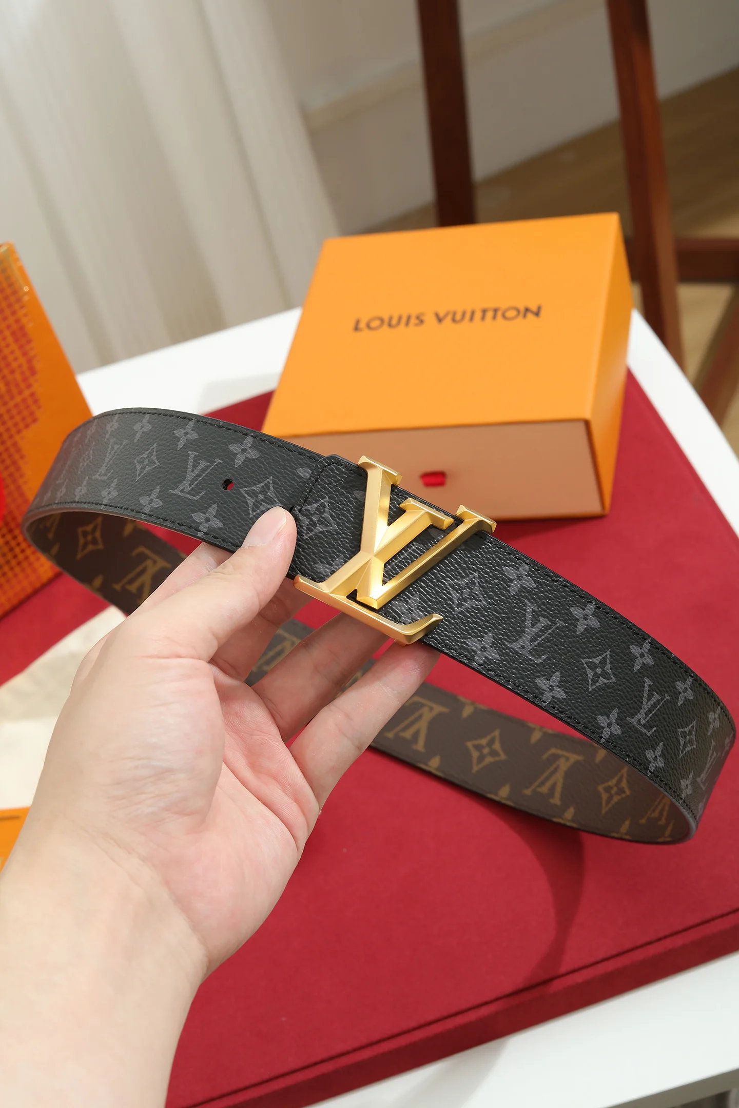 原单LV皮带|高仿LV皮带|精仿LV皮带|一比一LV皮带LV.路易威登  宽度 40mm宽度 正品一体铸造五金钢扣 原厂皮料 双面原厂定制进口面料 可送礼自用不错选择