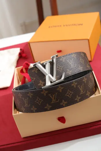 LV.路易威登  宽度 40mm宽度 正品一体铸造五金钢扣 原厂皮料 双面原厂定制进口面料 可送礼自用不错选择