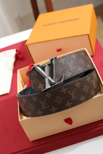 LV.路易威登  宽度 40mm宽度 正品一体铸造五金钢扣 原厂皮料 双面原厂定制进口面料 可送礼自用不错选择