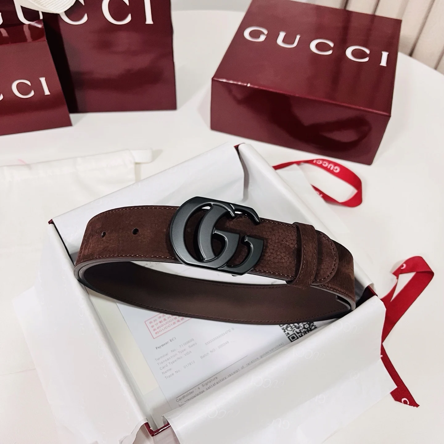 原单古奇皮带|高仿古奇皮带|精仿古奇皮带|一比一古奇皮带Generation Gucci古驰世代系列深入探索品牌的典藏素 将不同世代的设计融合为统一的美学叙事 男款腰带以简约平整的造型重新演绎品牌标志性图案之一——双G搭扣 