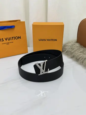 LV.路易威登  宽度 40mm宽度 正品一体铸造五金钢扣 原厂皮料 双面原厂定制进口面料 可送礼自用不错选择
