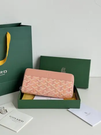新增彩色 GOYARD 长款大号包含有8个卡槽 中央拉链袋口和两个大储物格 可放卡片 纸钞 硬币和其他日常证件 棉麻帆布 光面小牛皮山羊皮里衬尺寸 20*11*2.3cm 编号 3368
