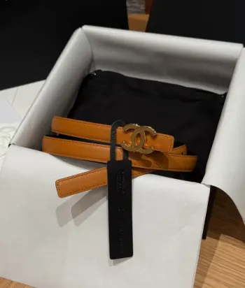 香家 Leather Belt 15mm 皮质腰带双面小牛皮腰带 经典双C带扣设计 小牛皮与金属 15毫米超细皮带 纤细秀气 适配连衣裙 针织上衣等柔系穿搭 建议参照尺码表选择合适的码数 齐全 宽度width 1.5cm