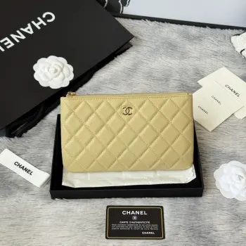 CHANEL 手拿包原单品质可放银行卡头层牛皮 新款鱼子酱 小球纹 菱格零包/手拿随身包 编号 A 尺寸 20x12.2x1cm