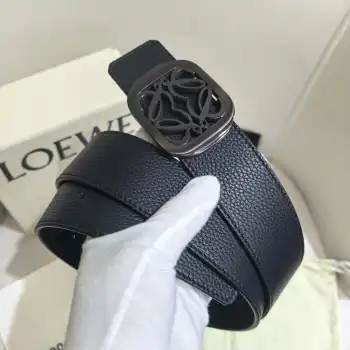 罗意威 原单货 宽度4.0CM 双面头层全粒面小牛皮 双面设计 运用色彩的搭配 提升本身的实用性 多色可选择