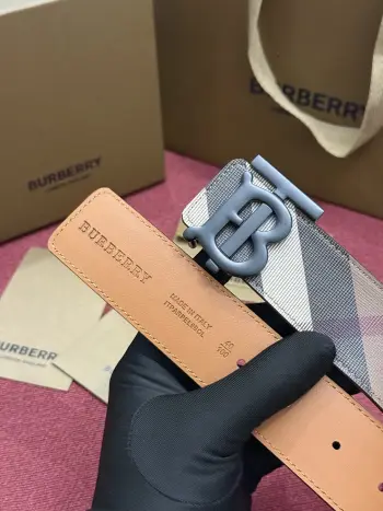  Burberry 博柏利 格纹/牛皮 品质毋庸置疑 没有更好 只有最好 宽度4.0cm 内置NFC正品芯片感应验证