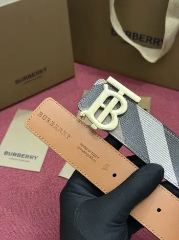  Burberry 博柏利 格纹/牛皮 品质毋庸置疑 没有更好 只有最好 宽度4.0cm 内置NFC正品芯片感应验证